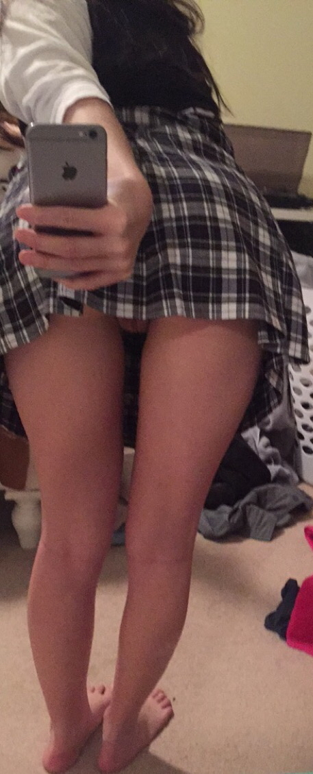 Bombshell Masturbating Teen — 42