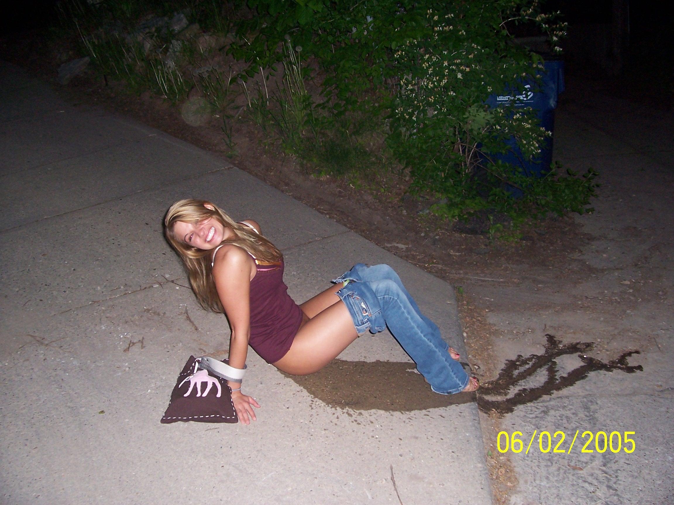 Girls peeing — 12