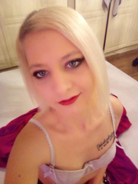 Flat / small Tits / K(l)eine Titten — 9