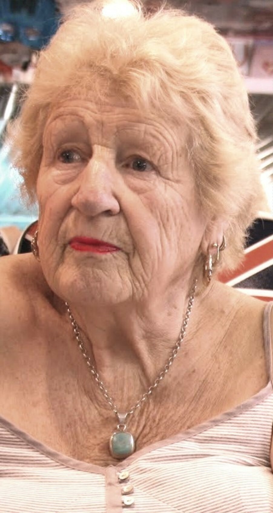 Oldslut with red lipstick — 29