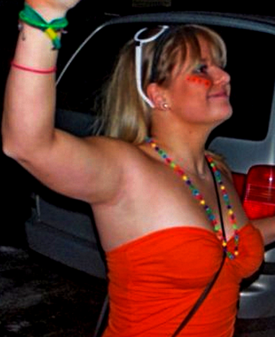 British UK girls showing sexy shaven armpits — 23