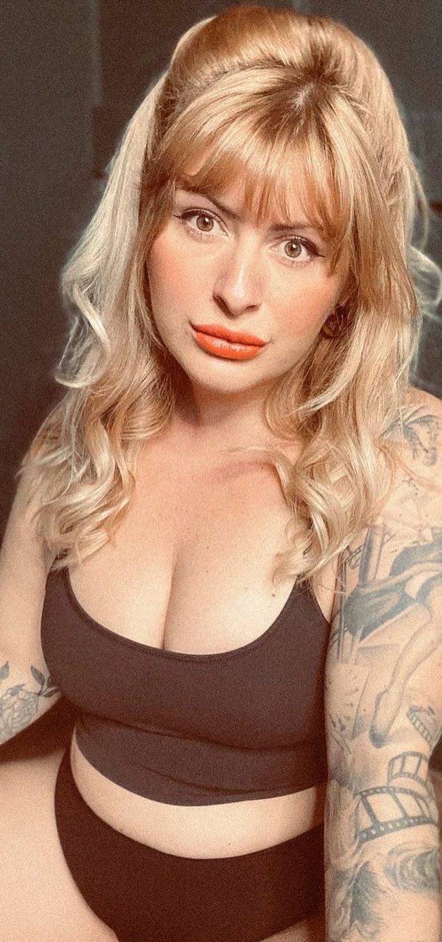 Curvy british milf loves to pose and tease — 28