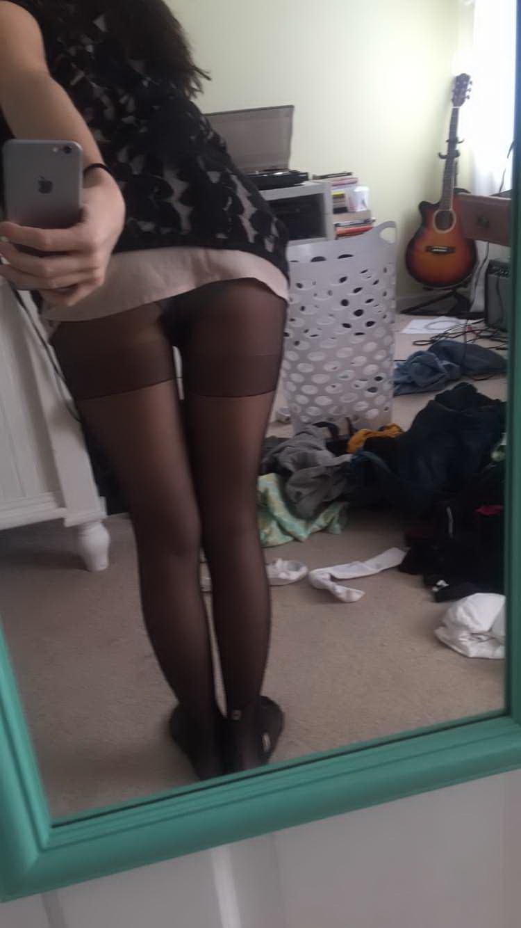 Bombshell Masturbating Teen — 30