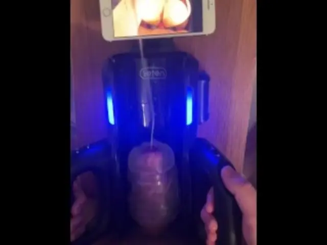 Auto Stroker Makes Me Cum in 30 Seconds! XSpaceCup